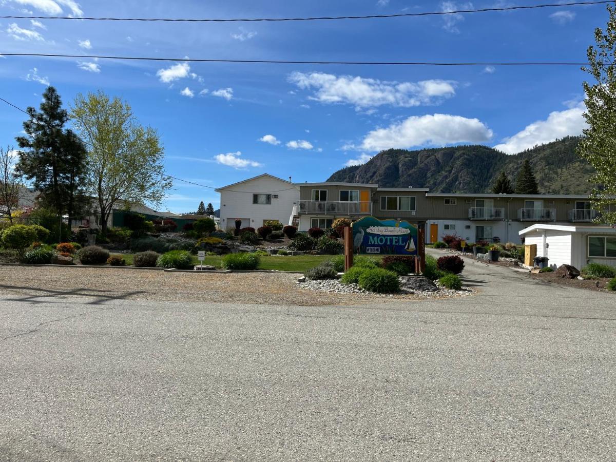 Holiday Beach Resort Motel Okanagan Falls Exterior photo