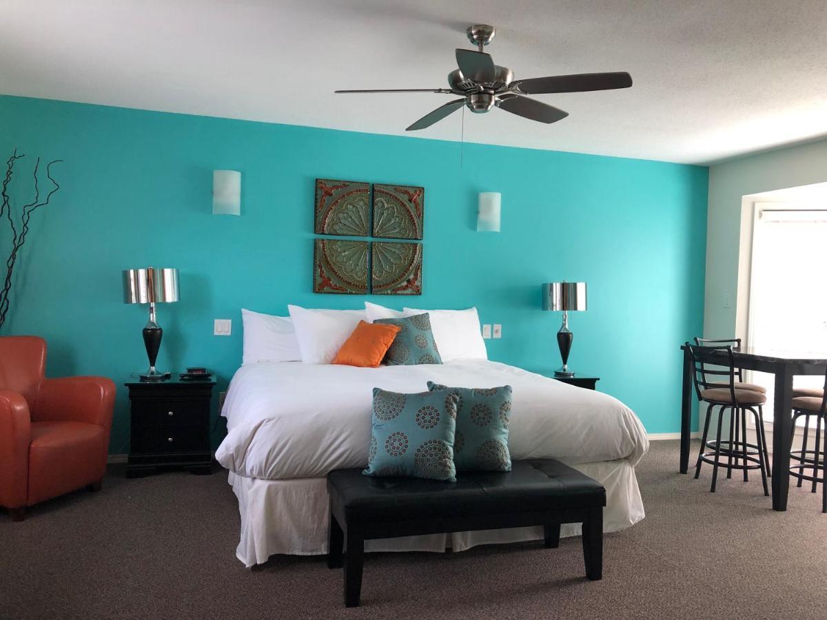 Holiday Beach Resort Motel Okanagan Falls Exterior photo